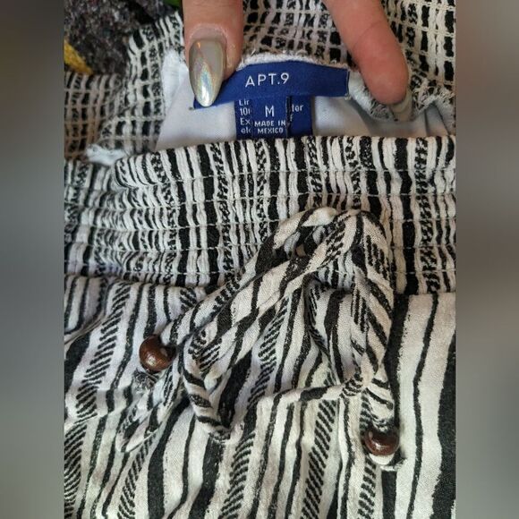 Black and white Striped Linen Shorts - Picture 6 of 10